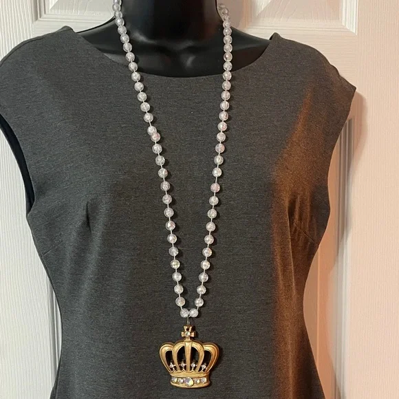 Mardi Gras Bead with Crown Pendant - Picture 5 of 6